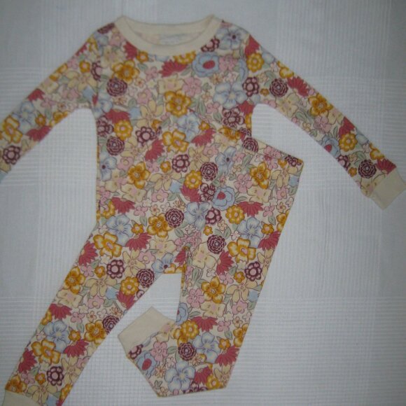 Members Mark Toddler & Girls 4-Piece Organic Cotton Vintage Floral Pajama Set 3T - Picture 3 of 8